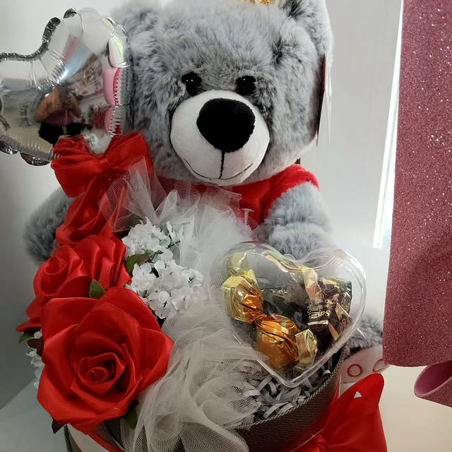 Photo by • Arreglos • Peluches • Globos • Floristería • Requena in España-Barcelona.